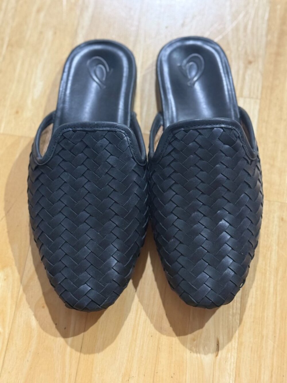 OluKai Mi'i mules--sz 8